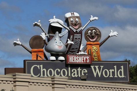 10 Legitimately Fun Things You Can Do In Pennsylvania Without Spending A Dime Best Family Vacation Spots, Hershey Pennsylvania, Chocolate City, Family Vacation Spots, Chocolate World, Best Family Vacations, Hershey Chocolate, Couple Getaway, Tourist Trap