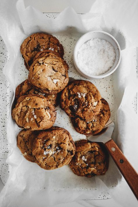 Vegan Chocolate Cookies, Chocolate Chip Walnut Cookies, Vegan Cookies Recipes, Walnut Cookies, Gourmet Cookies, Vegan Chocolate Chip, Vegan Dessert Recipes, Vegan Treats, Vegan Sweets