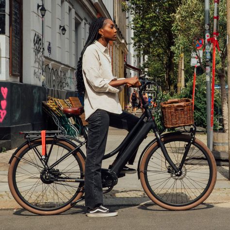 Dutch Bicycle, Outdoorsy Wedding, Dutch Bike, Dutch Style, Commuter Style, Riding A Bike, Bike News, Commuter Bike, Belt Drive