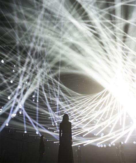 teamlab projects dazzling canopy of interactive moving lights Projection Installation, Moving Lights, Tokyo Museum, Jungle Art, Projection Mapping, Light Sculpture, Night Art, Stage Lighting, Light Project