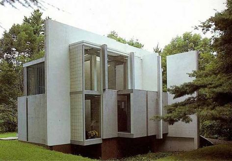 Peter Eisenman, House VI, 1975. The New York Five (The "Whites") Vanna Venturi House, Peter Eisenman Architecture, Peter Eisenman, Houses Architecture, Deconstructivism, Paper Architecture, Rem Koolhaas, Famous Architects, Classic Architecture