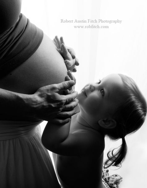 Photos In Nyc, Maternity Photography Ideas, Milk Bath Maternity, Belly Pics, Baby Bump Photos, Baby Fotografie, Maternity Studio, Family Maternity Photos, Bump Photos