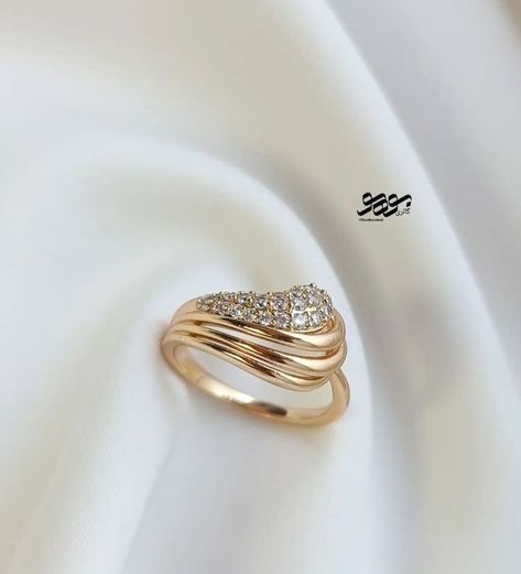 Modern Gold Ring Design For Women, New Ring Designs Gold, Modern Necklace Design, Modern Gold Ring, Latest Gold Ring Designs, Engagement Ring Ideas, Modern Rings, Unique Gold Jewelry Designs, Unique Gold Rings