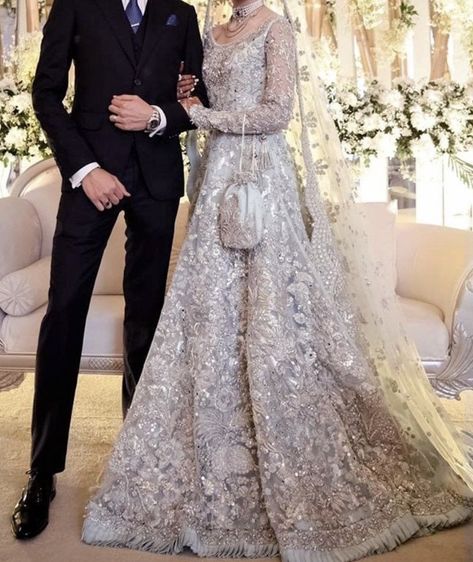 Dresses With Full Sleeves, Valima Bride, Pakistani Bridal Dress, Eastern Dresses, Walima Dress, Desi Wedding Dresses, Nikkah Dress, Asian Bridal Dresses, Asian Wedding Dress