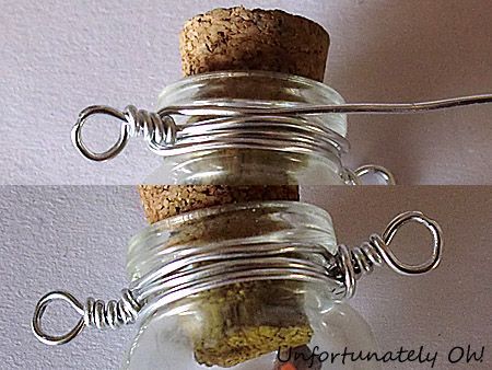 Necklaces Diy, Mini Glass Bottles, Bijoux Fil Aluminium, Mini Jars, Miniature Bottles, Bottle Jewelry, Bottle Charms, Necklace Tutorial, Wine Corks