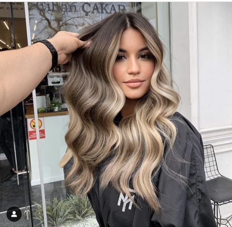 Rambut Brunette, Fall Blonde Hair, Brown Hair Looks, Brown Hair Inspo, Ombre Hair Blonde, Brunette Hair With Highlights, Balayage Hair Dark, Brown Hair With Blonde Highlights, Brunette Balayage Hair