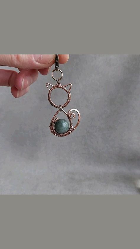 wire Keychain kitty in 2022 | Wire jewelry, Wire wrapped jewelry, Handmade wire jewelry Wire Keychain, Wire Jewelry Patterns, Wire Wrapped Stone Jewelry, Wire Wrap Jewelry Designs, Wire Wrapped Jewelry Diy, Wire Wrapped Jewelry Tutorials, Wire Jewelry Tutorial, Wire Jewelry Designs, Diy Wire Jewelry