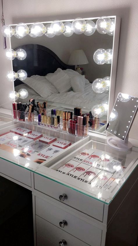 #impressionsvanity #vanity #slaystation Ikea Makeup Vanity, Vanity With Lights, Rangement Makeup, Diy Makeup Vanity, Makeup Room Decor, Diy Vanity, Vanity Room, Vanity Design, Clear Top