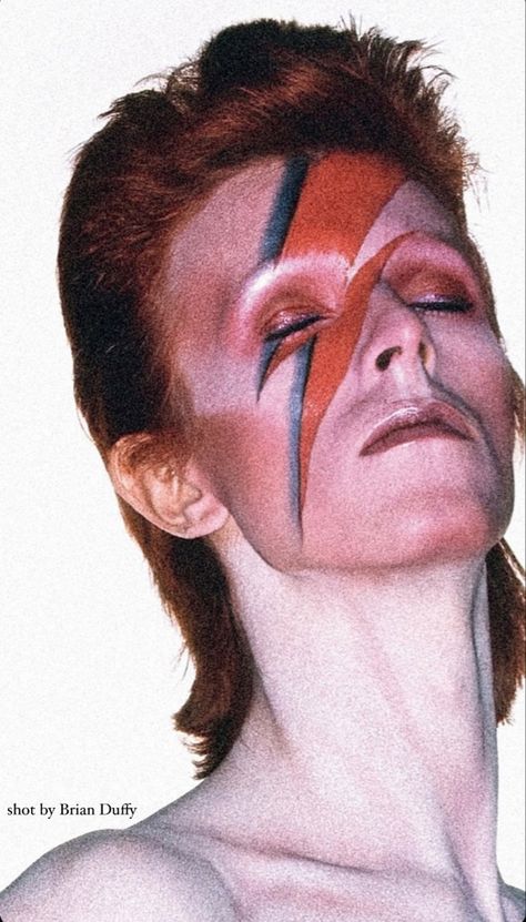 Aesthetic David Bowie, 70s Rockstar Aesthetic, David Bowie Wallpaper, 70s Rockstar, David Bowie Starman, Bowie Ziggy Stardust, David Bowie Art, Bowie Starman, David Bowie Ziggy