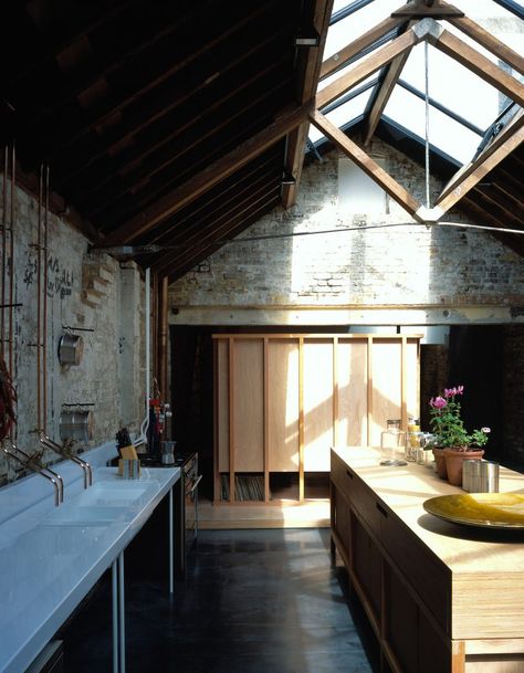 Collage House by Jonathan Tuckey Design Kilburn London, Collage House, Modern Konyhatervezés, Exposed Trusses, Kinfolk Home, Loft Bathroom, Rough Luxe, London Interior, Arch Interior