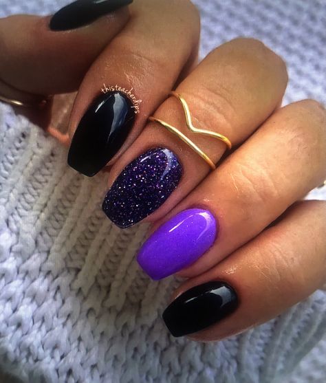 Black And Purple Dip Powder Nails, Nails For Salem Ma, Fall Nails Art Design, Black And Purple Ombré Nails, Simple Galaxy Nails, Purple Black And Green Nails, Black With Purple Glitter Nails, Short Dip Nails Halloween, Black To Purple Nails