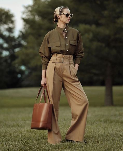 THE MINIMALIST WARDROBE on Instagram: “STYLE AND STATEMENT This Colour Palette ♥️... . . . #art #design #fashionstyle #bottegaveneta #therow #jacquemus #neutrals #instafashion…” Colour Palette Art, Folk Outfit, Safari Outfit Women, Africa Safari Clothes, Army Outfit, Airport Chic, Summer Suit Women, Safari Outfit, Women Boss