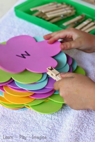 20 Spring Fine Motor Activities for Toddlers and Preschoolers - Taming Little Monsters Sound Pictures, Phonics Activity, Preschool Fine Motor, Alphabet Matching, Baby Activities, Spring Preschool, Preschool Literacy, Letter Activities, Alphabet Preschool