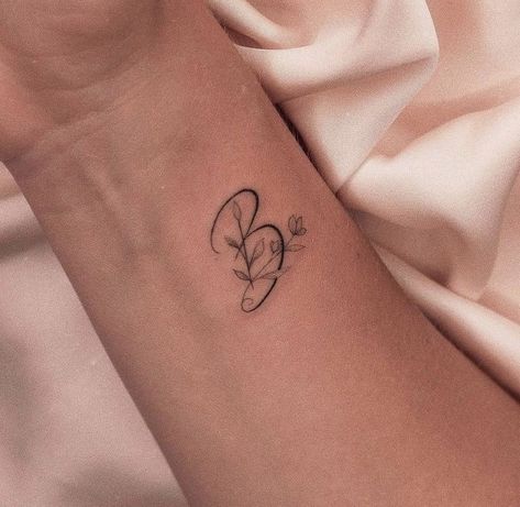 Tattoo Back Tattoo, Motherhood Tattoos, Small Forearm Tattoos, Tattoo Back, Mommy Tattoos, Writing Tattoos, Tattoo Hand, Small Tattoo Ideas, Petite Tattoos