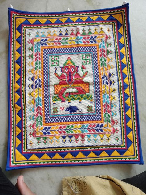 Moti Toran Designs Doors Handmade, Moti Set, Toran Designs, Moti Work, Kutch Work Designs, Cultural Crafts, Crochet Baby Hat Patterns, Hand Purse, Kutch Work