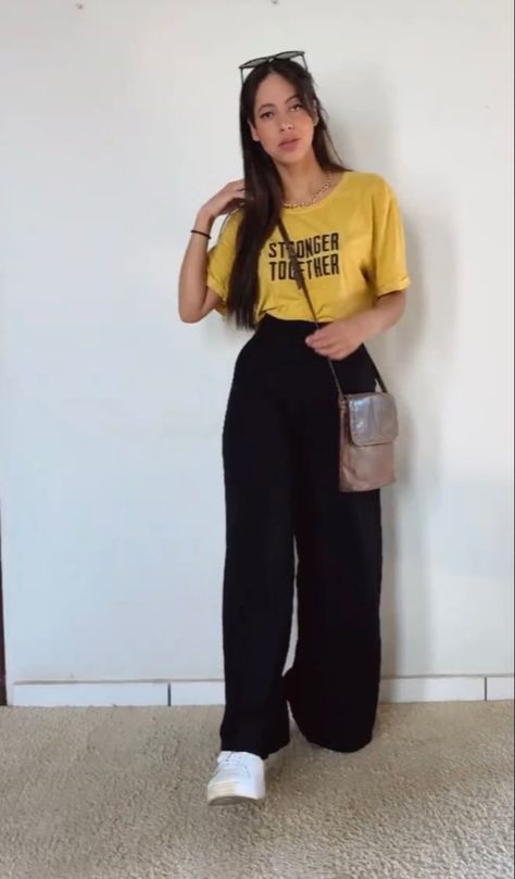 Black Palazzo Pants Outfit Casual, Casual Day Outfit Summer Street Style, Casual College Outfits, Casual Day Outfits, Elegante Casual, Fashion Mistakes, Work Outfits Women, Cute Simple Outfits, Professional Outfits