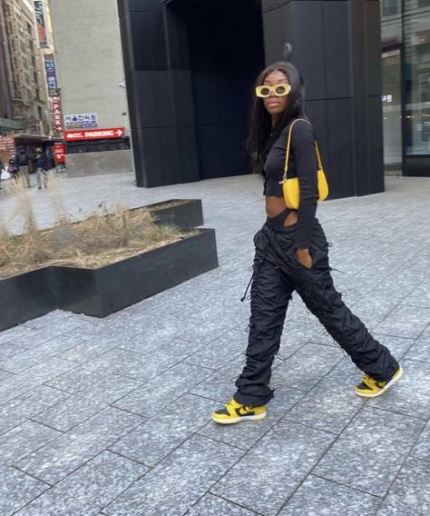 Urban Outfitters Outfit, Cybery2k Fashion, Fashion Color Combinations, Outfit Ideas January, Tomboy Stil, Dunks Outfit, Yellow Streetwear, Colour Combinations Fashion, Streetwear Inspo