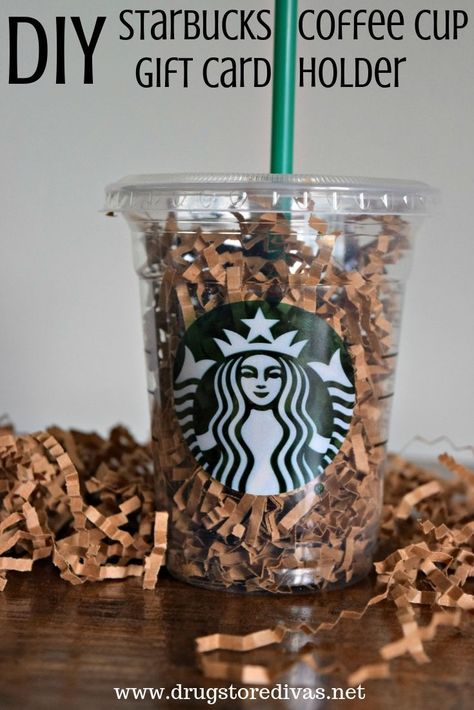 This DIY Starbucks Gift Card Coffee Cup Holder is a great way to give a gift card without just sticking it in a card. Make it with any coffeeshop gift card. Coffee Gift Card Ideas, Diy Starbucks Coffee, Starbucks Gift Card Holder, Coffee Cup Gift Card Holder, Starbucks Cup Gift, Gift Card Presentation, Gift Card Holder Diy, Diy Starbucks, Coffee Cups Diy