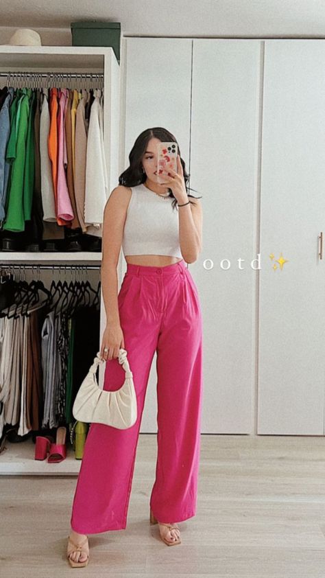 Pink Trousers Outfit, Pink Wide Leg Trousers, Looks Party, Casual Day Outfits, Stylish Work Outfits, Casual Chic Outfit, Basic Outfits, Pink Outfit, Colourful Outfits