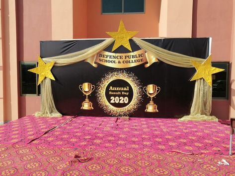 Teacher's Day Decoration Ideas In School, School Prize Giving Stage Decor, Decoration Stage School, Awards Day Decorations School, Stage Decorations For College Event, Convocation Day Decoration Ideas, Annual Result Day Board Decoration Ideas, Graduation Day Stage Decoration, Stage Graduation Decoration