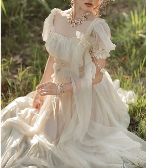 Feminine Princess Dress, Long Flowy Princess Dress, White Royal Outfit, Dress For Plus Size, Goddess Clothes, White Ball Gown, White Dress Fairycore, Regency Era Dresses, Regency Era Wedding Dress