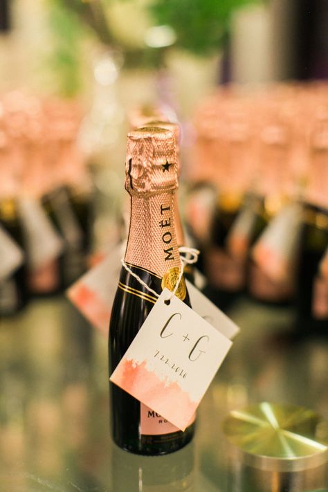 Mini Champagne Wedding Favors, Champagne Favors Mini, Mini Champagne Bottle Favors, Small Champagne Bottles, Train Decorations, Wedding Champagne Bottles, Champagne Wedding Favors, Wedding Invitations Champagne, Rosé Champagne