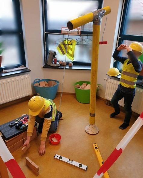 Construction Play Area, Kindergarten Construction, Construction Activities Preschool, Construction Theme Classroom, Construction Theme Preschool, Community Helper Lesson, Community Helpers Preschool Activities, Preschool Construction, Dramatic Play Themes