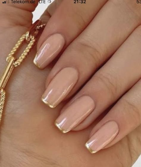 Gold Ring Finger Nails, Tan And Gold Nails, Gold Tip Nails, Gold Manicure, Ring Finger Nails, French Manicure Nails, Casual Nails, Pretty Nail Art Designs, Shellac Nails