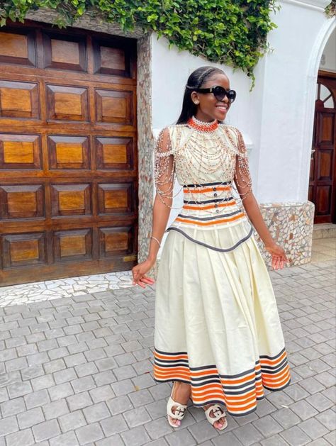 Lobola Outfits, Sepedi Traditional Dresses, Zulu Traditional Attire, Xhosa Traditional Attire, Xhosa Attire, South African Traditional Dresses, Soft Feminine Outfits, African Traditional Wear, Shweshwe Dresses