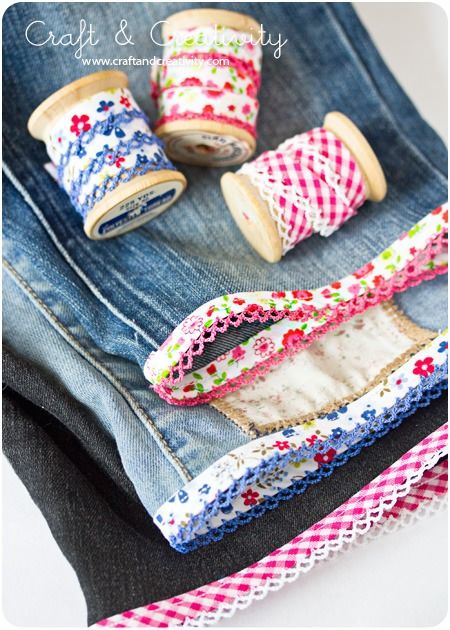 5 Fun Ways To Recycle Your Jeans - Earth911 Jeans Into Shorts, Diy Sy, Diy Jeans, Torn Jeans, Diy Vetement, Costura Diy, Recycle Jeans, Creation Couture, Jeans Diy