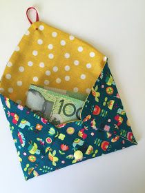 Gifting Money, Fabric Envelope, Christmas Sewing Projects, Scrap Fabric Projects, Quilt Retreat, Quilted Gifts, Gift Envelope, Small Sewing Projects, Sewing Items