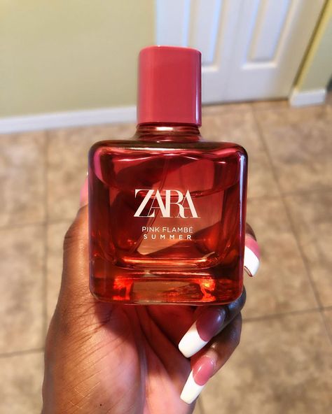 Zara Parfum, Hygiene Care, Vanilla Fragrance, Perfume Scents, Body Hacks, Perfume Lover, Perfume Design, Body Care Routine, Fragrance For Women