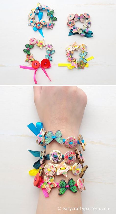 Easy Button Bracelet | Easy Crafty Pattern Jewelry To Sell Ideas, Ribbon Bracelet Diy, Easy Ribbon Crafts, Fabric Bracelets Diy, Button Bracelets, Bohemian Crafts, Kids Jewellery, Bracelet Easy, Button Craft