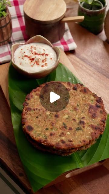 Meghna’s Food Magic on Instagram: "GOBI GAJAR KA PARATHA #MereGharKaSwad . #KidsLunchBoxRecipes   🌟 Do you know how mothers feed veggies to their kids ? One such example is  GOBI GAJAR KA PARATHA ; which I added into our lunch routine; and it  has been a complete game changer! Not only is it a delightful twist on the regular paratha, but it’s also packed with nutrition, and guess what? Even the grown-ups can’t resist it! 😍   These colorful parathas are perfect with curd, chutney, or even raita. And if you’re having a cozy evening with tea, this is the ultimate companion! ☕️🥳   **Here’s the magical recipe you won’t want to miss:**   1️⃣ In a bowl, mix 1 cup wheat flour with 2 tbsp besan (chickpea flour), 1/2 cup finely shredded gobi, 1/4 cup shredded carrot, fresh coriander, 1 medium oni Indian Snacks For Kids, Gobi Paratha Recipes, Missi Roti, Easy Lunchbox, Mother Feeding, Food Magic, Breakfast Recipies, Roti Recipe, Paratha Recipes