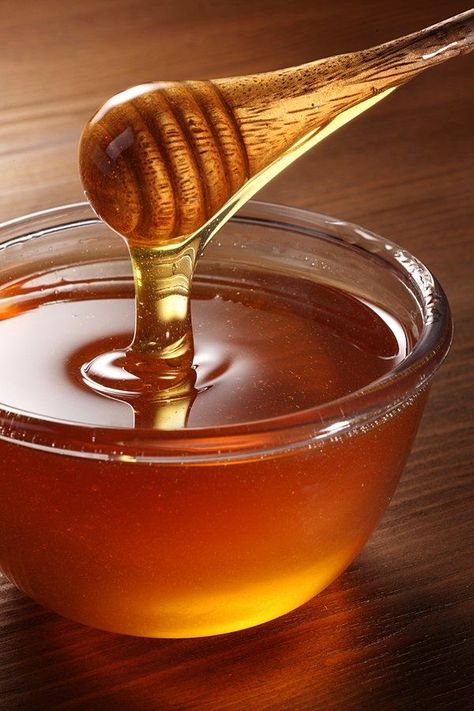 Honey Health Benefits, Raw Honey Benefits, Honey Photography, Tattoo Health, Honey Benefits, Eat Slowly, Organic Foods, Bee Tattoo, Pureed Food Recipes