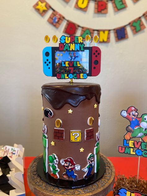 Switch Birthday Cake, Nintendo Switch Party Food, Nintendo Switch Cookies, Nintendo Switch Mario Cake, Nintendo Switch Cakes For Boys, Super Mario Nintendo, Nintendo Switch Super Mario, Mario Cake, Mario Nintendo