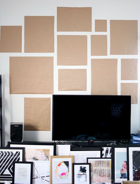 Plan an art gallery wall with kraft paper Tv Gallery Wall, Tv Regal, Gallery Wall Layout, Flat Screen Tv, Photo Wall Gallery, Gallery Wall Living Room, Paint Companies, Gallery Walls, Decor Guide