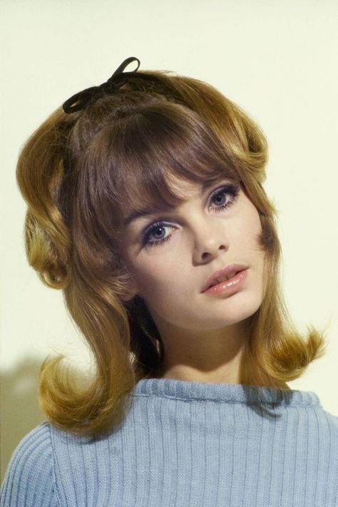 Fringes Fashion, Vogue Hair, High Updo, 1960s Hair, 60s Hair, Jean Shrimpton, Jill Scott, Hair Gloss, Jeanne Damas