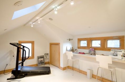 Multipurpose room in the attic with home gym and a workstation for crafts! - Decoist Home Gym Office Combo, Home Gym Design Ideas, Gym Design Ideas, Home Gym/office, Attic Nook, Attic House, Attic Flooring, Attic Conversion, Attic Design