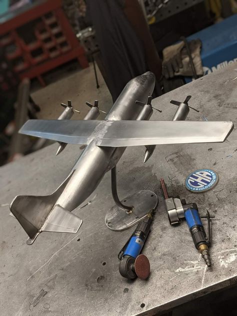 Sheet Metal Crafts, Metal Sheet Design, Art Thomas, Recycled Metal Art, Air Craft, 3d Printing Diy, Welding Art Projects, Airplane Art, Metal Welding