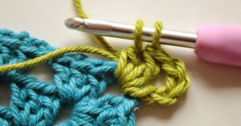 Crochet Ends, Knit Tutorials, Blog For Beginners, How To Weave, Simply Crochet, String Crafts, Crochet Tools, Crochet Tips, Crochet Blocks