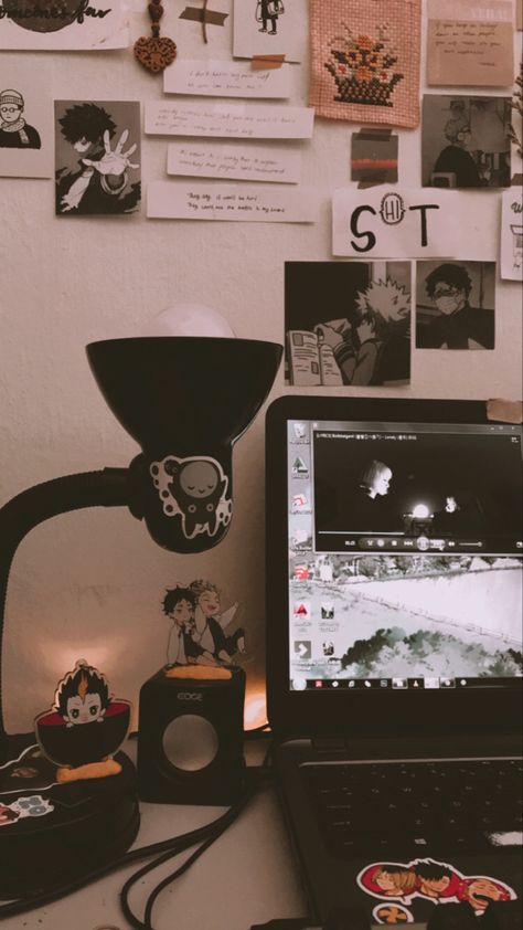 Room decor, desk area, anime themed desk, aesthetic, study lamp 👌🏻 Bedroom Ideas Anime Theme, Anime Themed Rooms, Anime Room Inspo Dark, Dark Anime Room Ideas, Study Desk Aesthetic Dark, Anime Desk Ideas, Anime Themed Bedroom, Desk Aesthetic Study, Cool Room Aesthetic