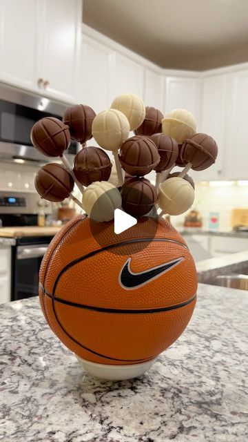 Mylan 🧠💡🤷🏽‍♂️ on Instagram: "DIY Chocolate Basketball Bouquet 🍫🏀❤️ #MotivatedByMylan" Diy Basketball Gifts, Basketball Bouquet, Basketball Candy Bouquet, Basketball Flower Bouquet, Rhinestone Basketball Diy