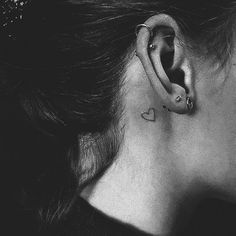 Behind Ear Tattoos, Small Heart Tattoos, Neck Tattoos Women, Shape Tattoo, Small Tattoos Simple, Diy Tattoo, Little Tattoos, Trendy Tattoos, Piercing Tattoo