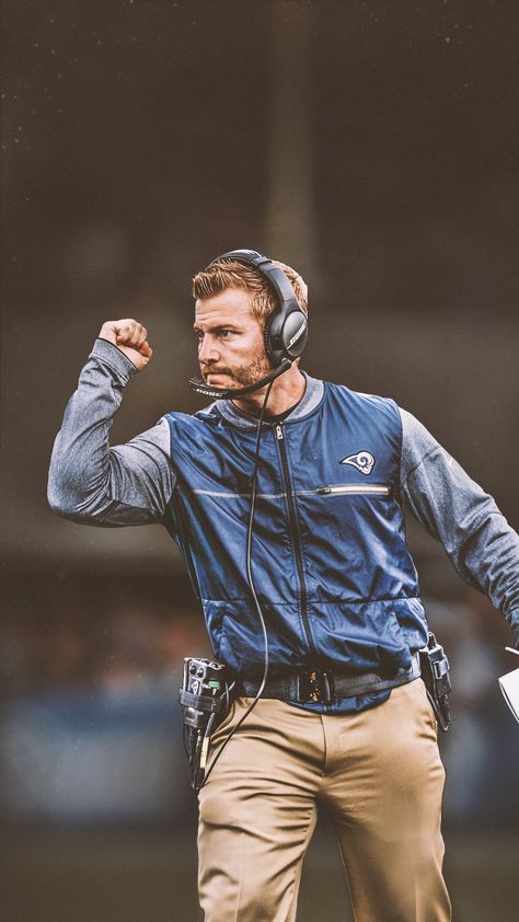 Los Angeles Rams 2017...1st year coach Sean McVay play calling pump-gesture! Nfl Coach Aesthetic, Football Coach Aesthetic, Coach Aesthetic Sports, Rams House, La Rams Football, Sean Mcvay, Nfl Rams, Football Coaches, Todd Gurley