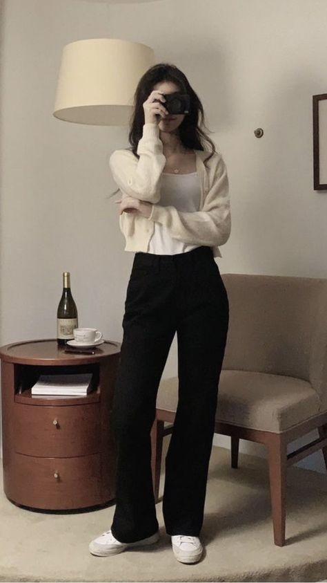 Black Slacks Outfit, Black Dress Pants Outfits, Winter Outfit For Women, White Shoes For Women, Dress Pants Outfits, Black Pants Outfit, Outfit For Women, Korean Casual Outfits, Cardigan Beige