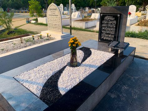 Beautiful Graveyard Tomb Stone Design, Beautiful Graveyard, Grave Design, Muslim Cemetery, Grave Yard, Cemetery Art, Stone Design, Graveyard, Cemetery