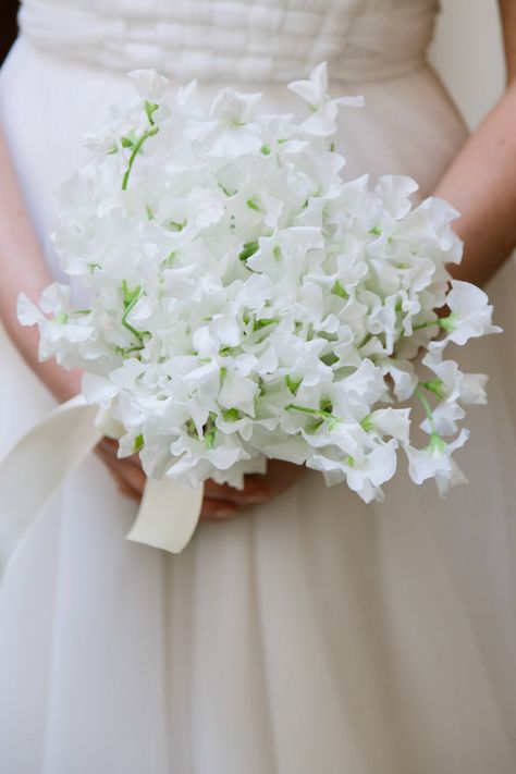 Sweet Pea Bridal Bouquet, Sweet Pea Wedding Bouquet, Sweet Pea Bouquet, Bridal Bouquet Styles, Lathyrus Odoratus, Simple Wedding Bouquets, Round Bouquet, Yellow Wedding Flowers, Winter Wedding Bouquet