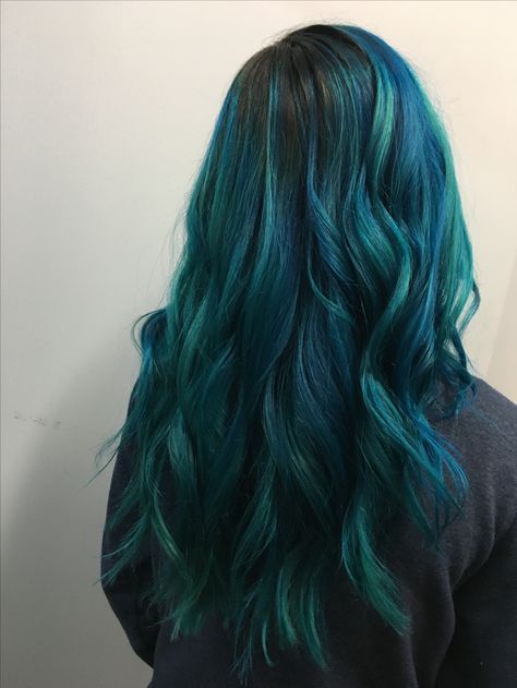 Dark Teal Hair, Blue Mermaid Hair, Blue Hair Color Ideas, Teal Hair Color, Blue Hair Dye, Emerald Green Hair, Mint Green Hair, Blue Hair Color, Dark Green Hair