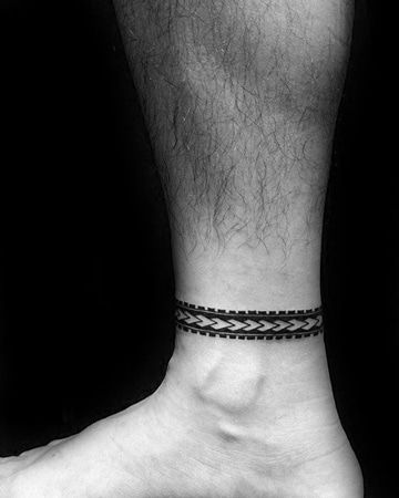 tatuajes para hombres en el tobillo brazalete Ankle Band Tattoo, Ankle Tattoo Men, Leg Band Tattoos, Tato Maori, Anjing Pug, Band Tattoos For Men, Small Wave Tattoo, Tattoo Band, Ankle Tattoo Designs